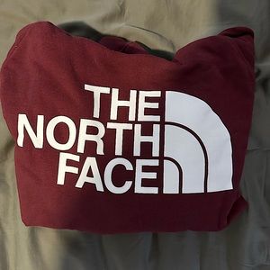 The North Face women’s half dome hoodie fitted